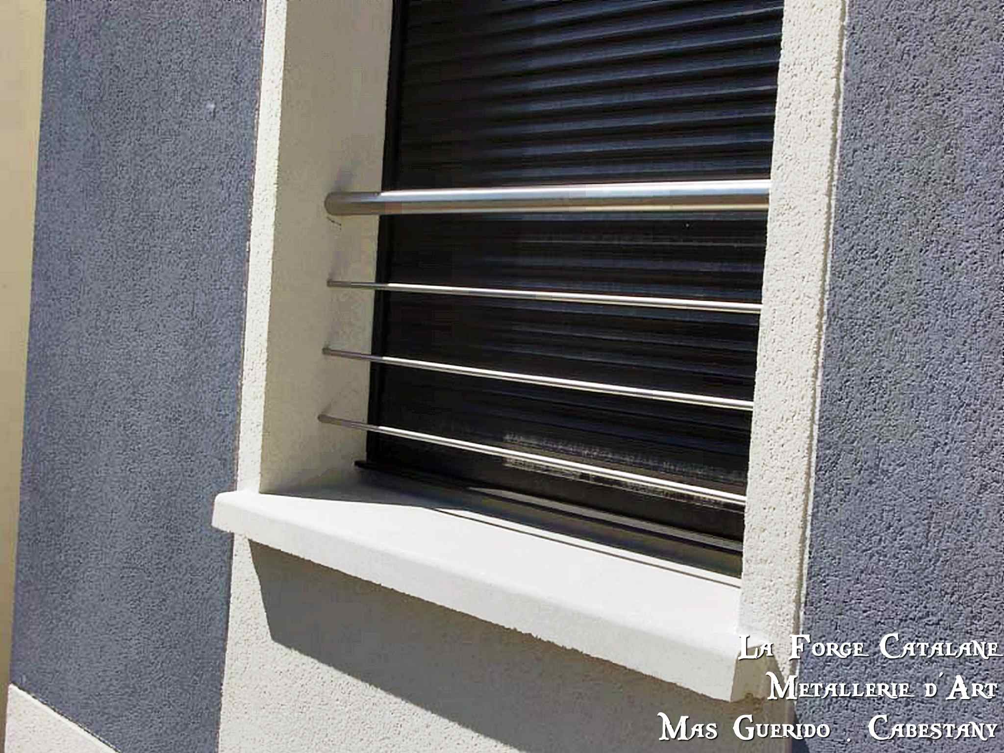 garde corps lisses scellees mur tube inox forge catalane.jpg